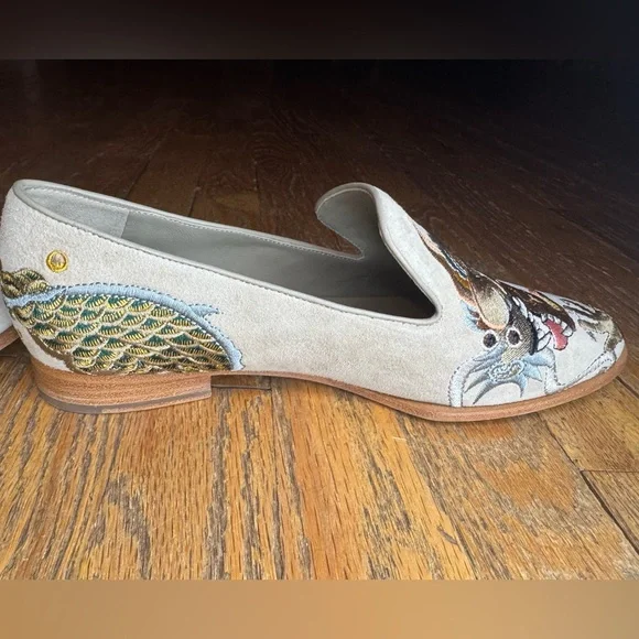 Johnny Was
Dragon-Embroidered Suede Smoking Loafers Women’s size 8 - Picture 8 of 11